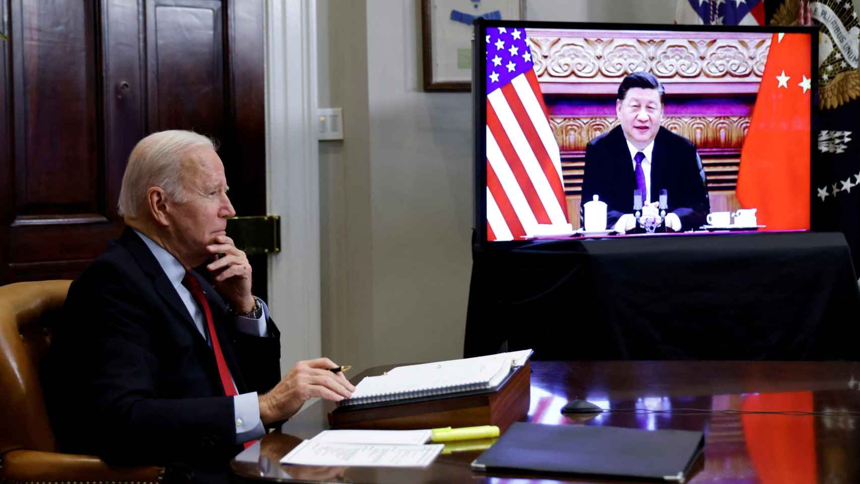 EE. UU. El presidente Biden habla virtualmente con el líder chino Xi de la Casa Blanca en Washington en 2021.