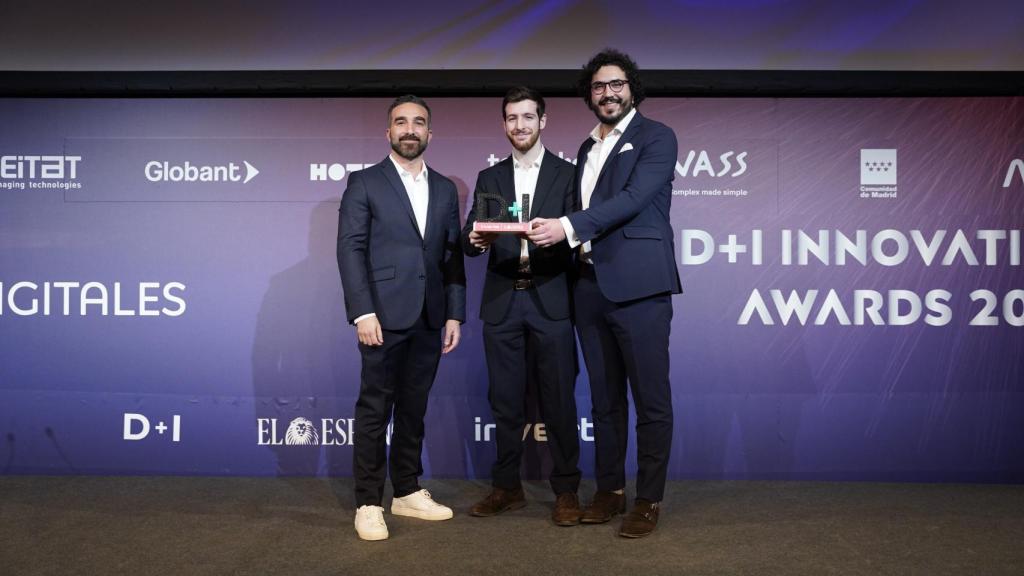 Francisco Polo, Alto Comisionado para España Nación Emprendedora, junto a Julián Fernández y Vicente González, cofundadores de FOSSA Systems.