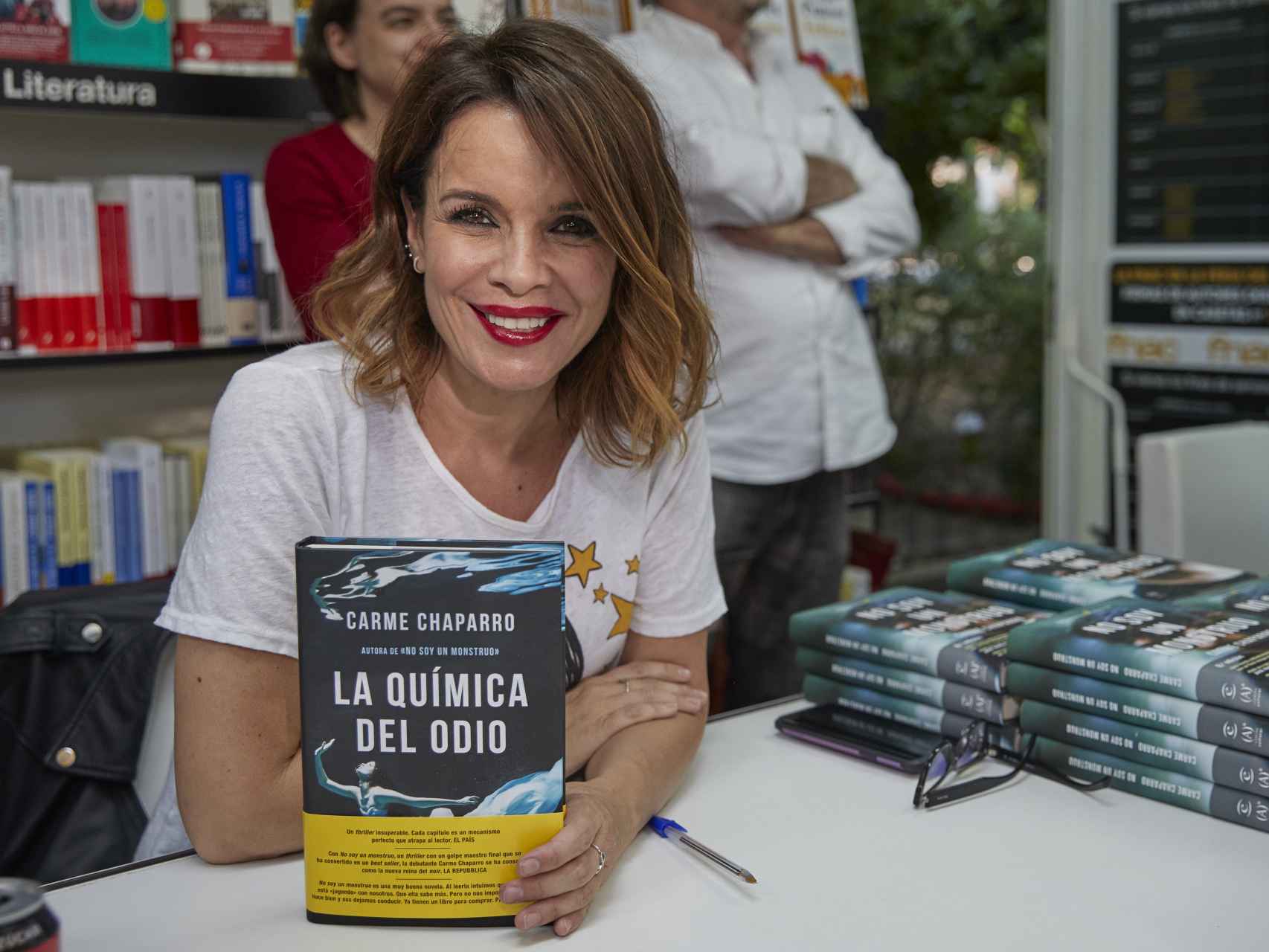 Carme Chaparro en la Feria del Libro de Madrid 2018 con su libro 'La química del odio'.