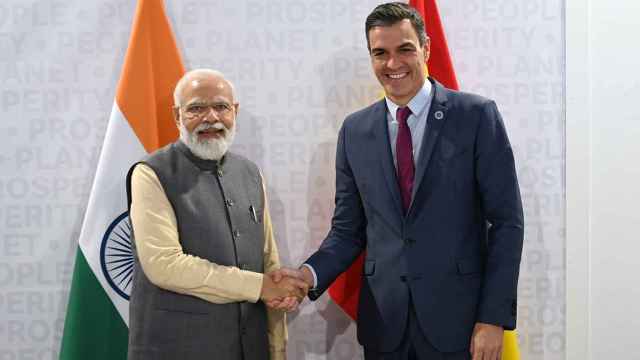 Pedro Sánchez, presidente del Gobierno de España, y Narendra Modi, primer ministro de la India, en la cumbre del G-20 de Roma 2021.