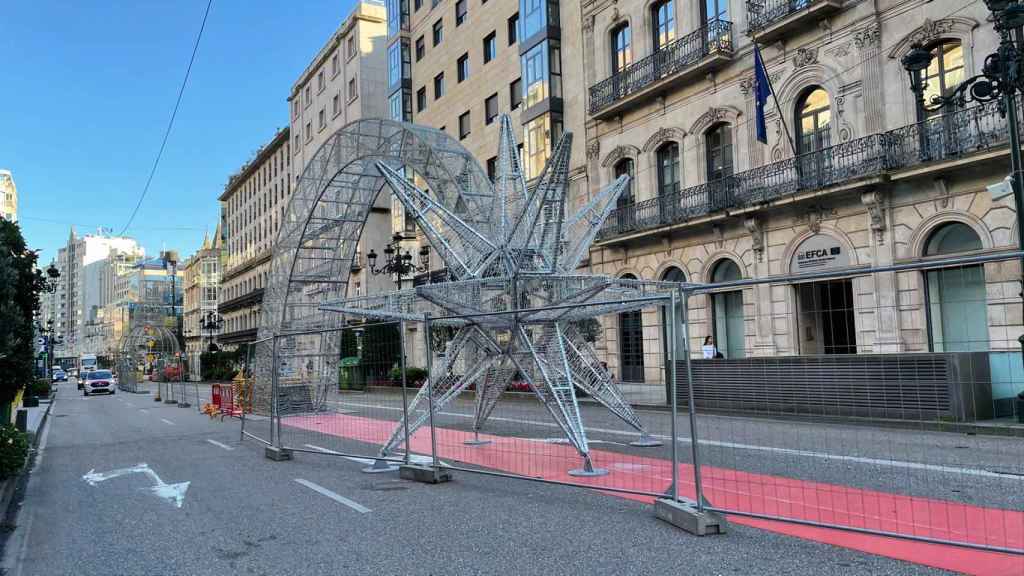 Estrella Polar de luces en la avenida García Barbón.