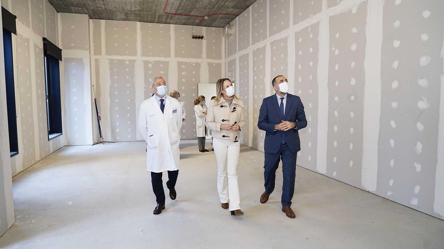 Visita del conselleiro de Sanidade y la delegada territorial de la Xunta en Vigo al Álvaro Cunqueiro.