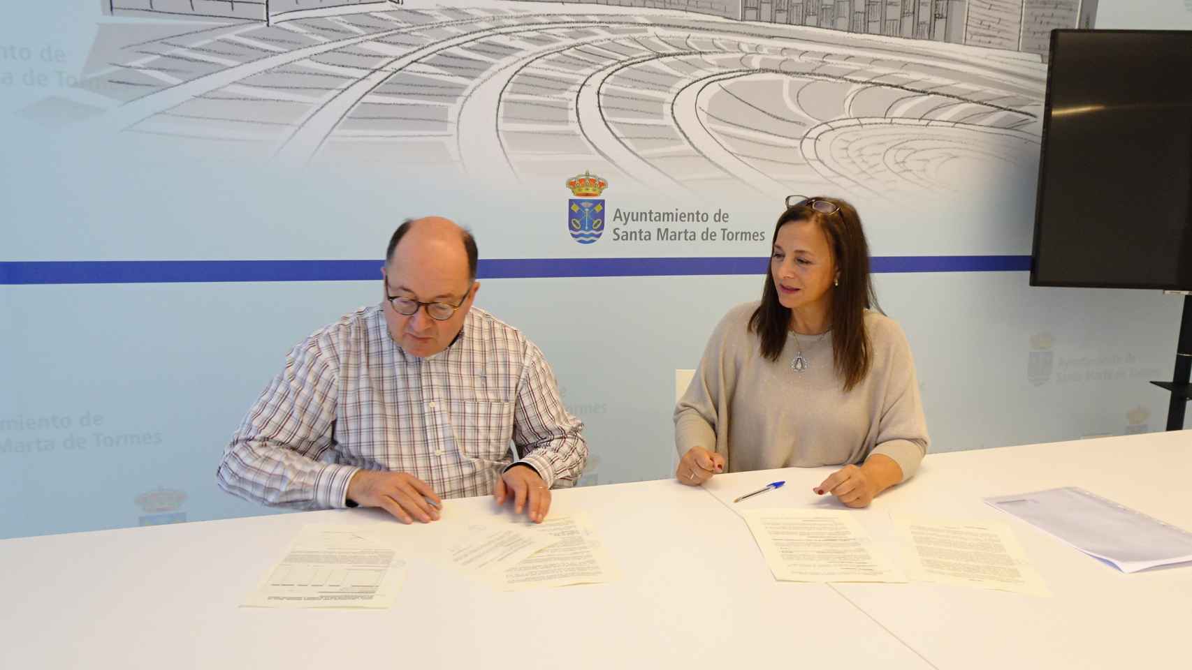 Firma del convenio entre Proyecto Hombre y el Ayuntamiento de Santa Marta