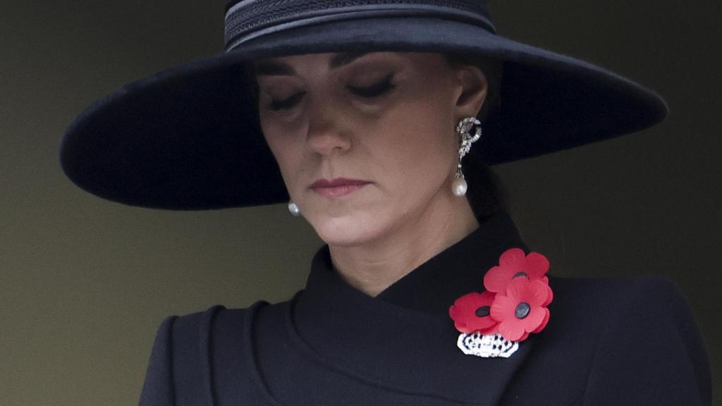 El tocado y los pendientes que ha lucido Kate Middleton.