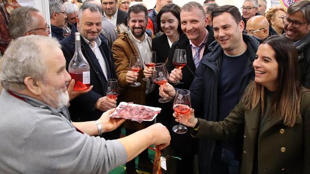 El secretario general del PSOE de Castilla y León, Luis Tudanca; el presidente de la Diputación de León, Eduardo Morán; el secretario provincial Javier Cendón y el alcalde Octavio González.