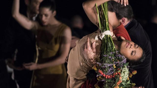 Músicos y bailarines, entrelazados en el 'Orfeo' coreografiado por Waltz