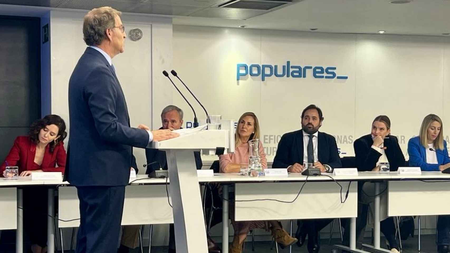 Alberto Núñez Feijóo, este lunes durante su intervención en el Comité Ejecutivo Nacional del PP con Paco Núñez al fondo