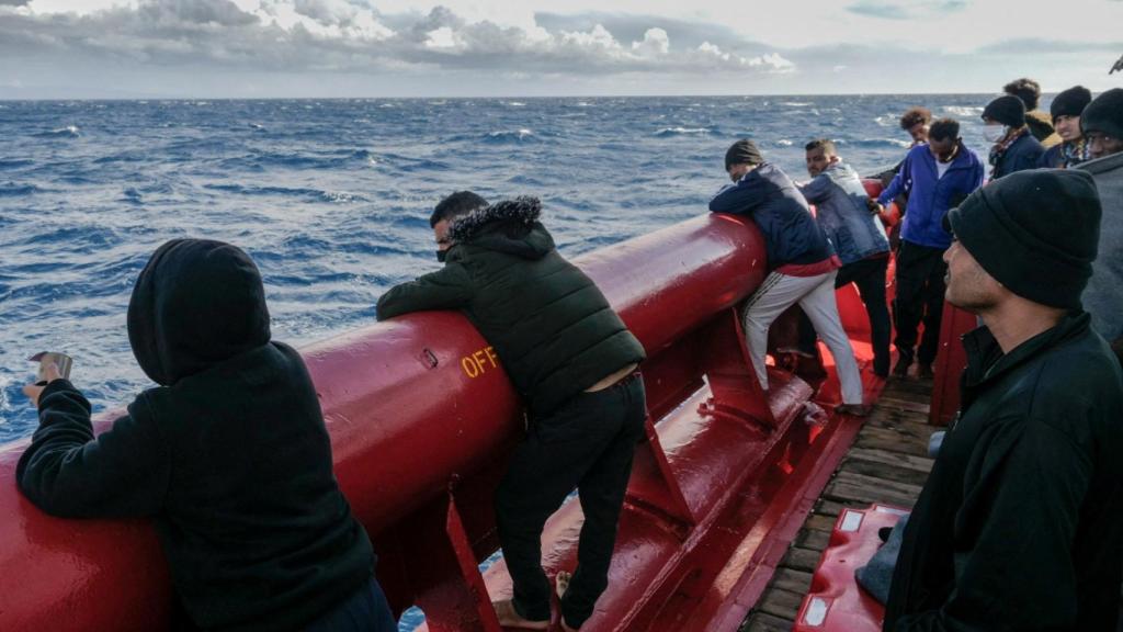 Los migrantes del Ocean Viking, a la espera de permiso para desembarcar el pasado 6 de noviembre