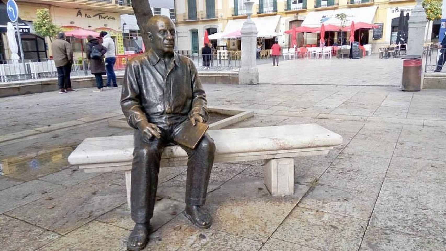 Estatua de Pablo Ruiz Picasso, en la Plaza de la Merced.