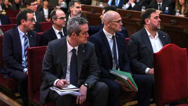 El exvicepresidente de la Generalitat Oriol Junqueras y los exconsejeros Romeva y Forn, delante del resto de los acusados. durante el juicio del 'procés'./