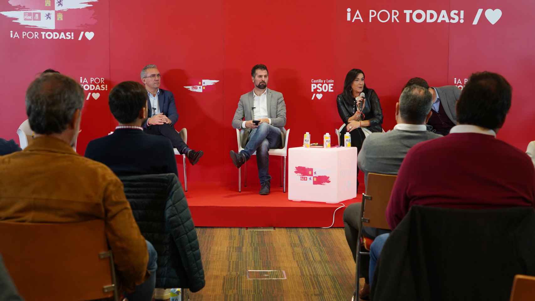 Reunión con alcaldes de más de 20.000 habitantes, secretarios generales, secretarios de Organización y miembros de la Comisión Ejecutiva Autonómica (CEA) del PSOE de Castilla y León, este lunes.