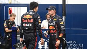 Verstappen y Checo Pérez, durante el Gran Premio de Brasil