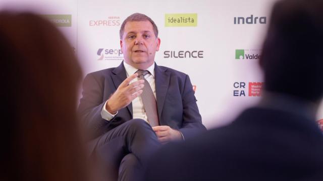 Juan Manuel Serrano, presidente de Correos, durante su intervención en la primera jornada del III Simposio del Observatorio de la Movilidad y las Ciudades.