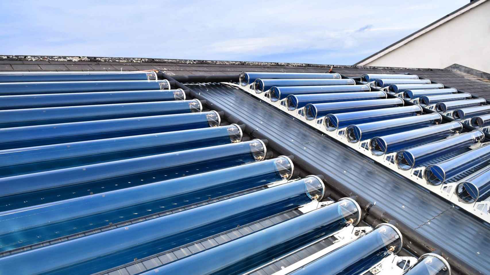Los tubos solares que producen electricidad y calor.