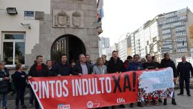 Representantes sindicales esta mañana a las puertas de la Delegación del Gobierno en A Coruña