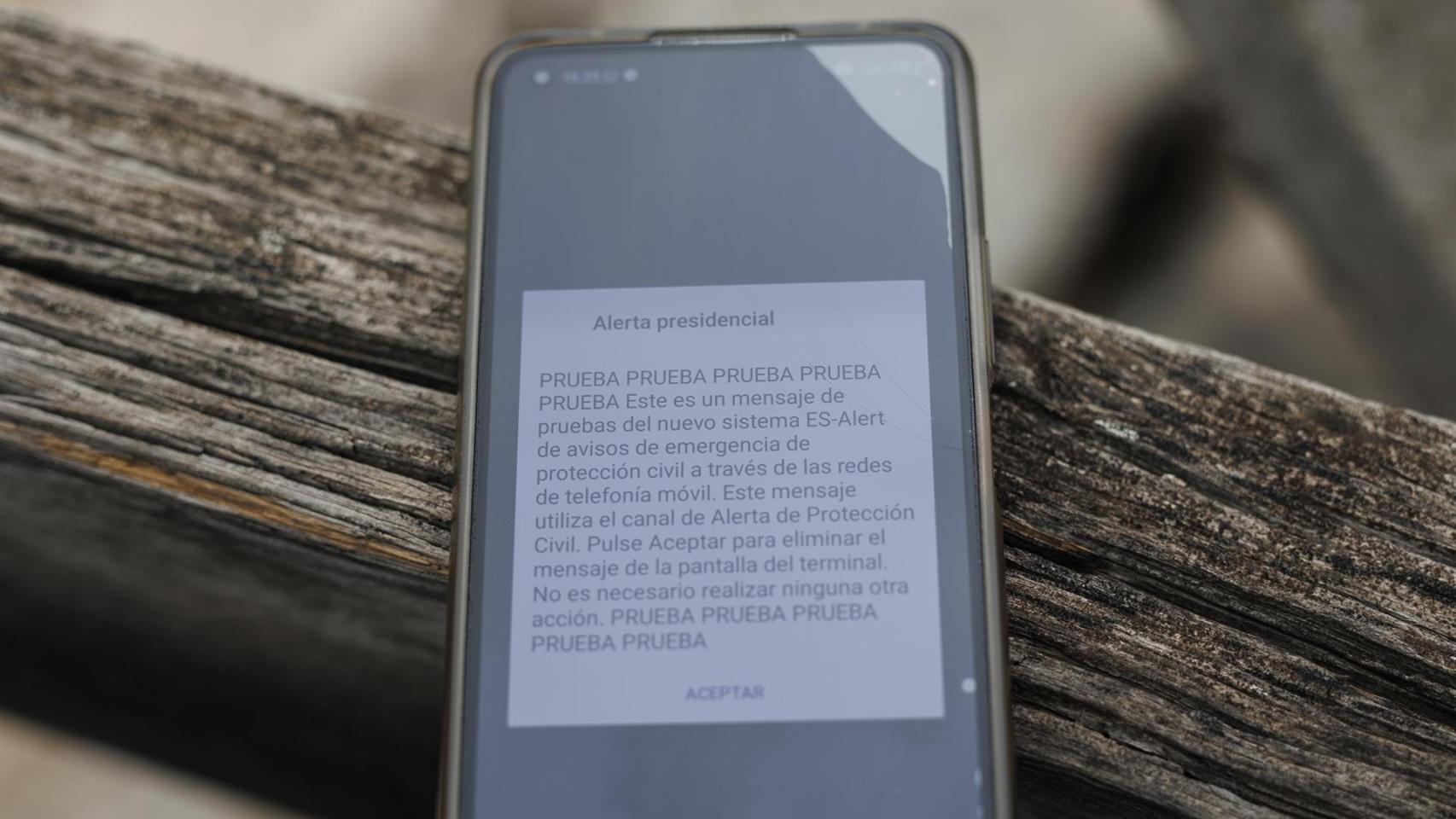 Mensaje de alerta recibido a modo de prueba en un teléfono móvil.