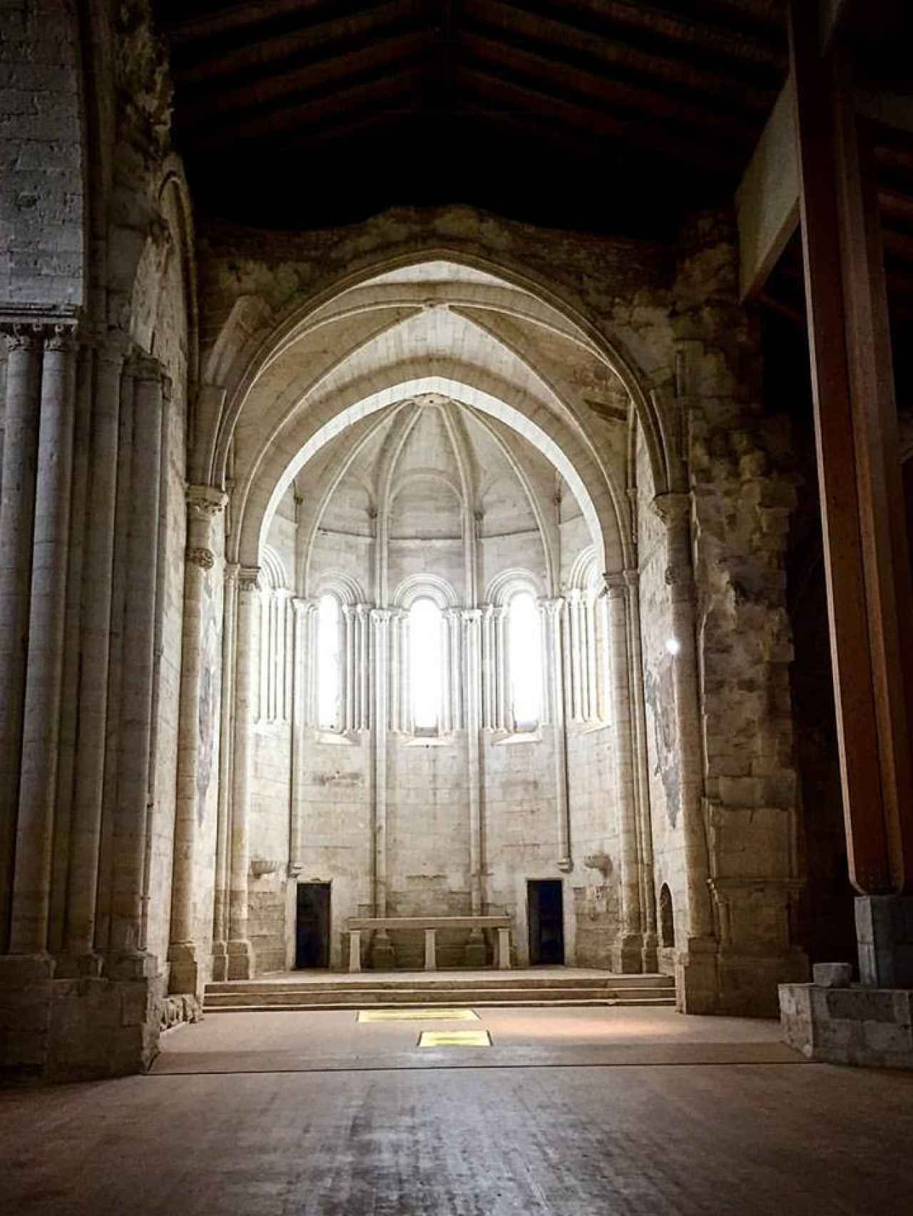 Interior del templo del antiguo monasterio de Santa María de Palazuelos