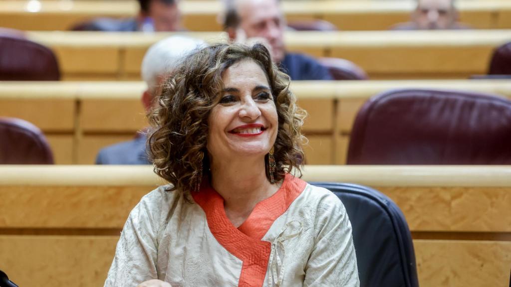 La ministra de Hacienda y Función Pública, María Jesús Montero, en la sesión de este martes en el Senado.