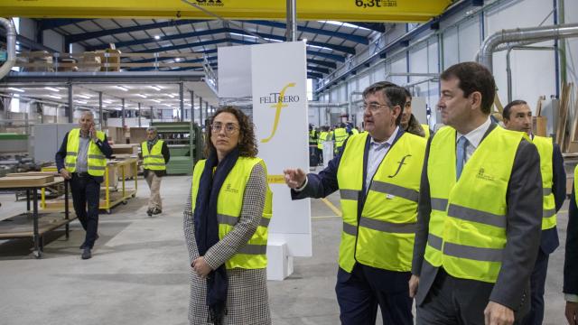 Fernández Mañueco visita las nuevas instalaciones de Feltrero en Castellanos de Moriscos