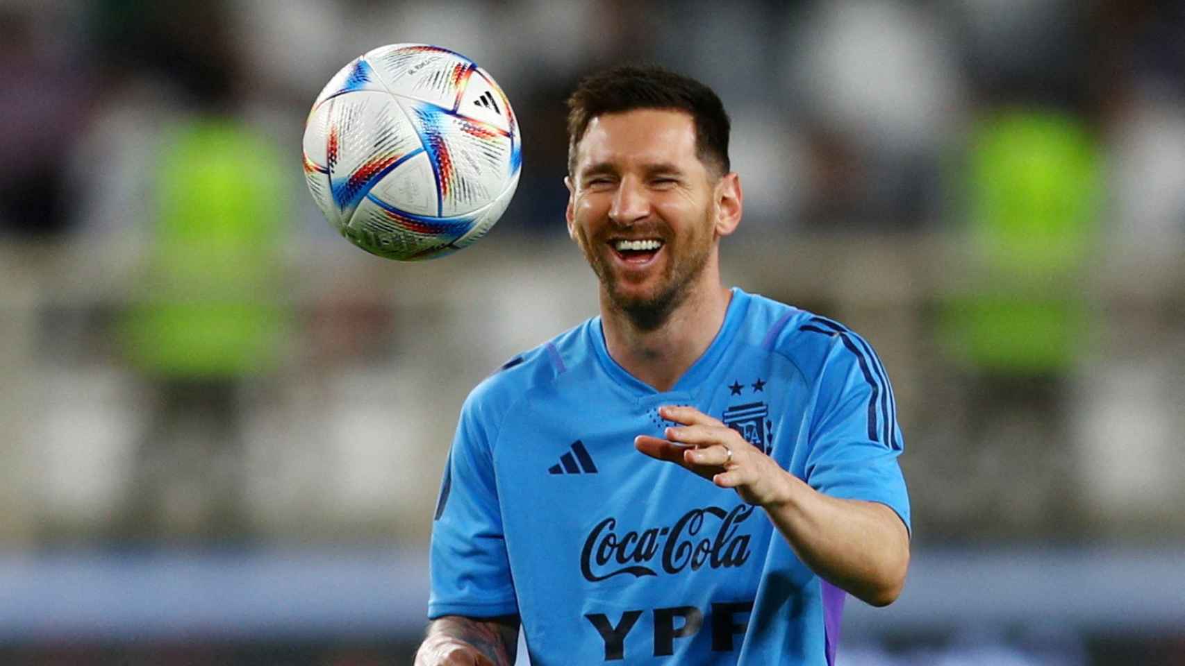 Messi, sonriente antes de disputar el Mundial de Qatar.