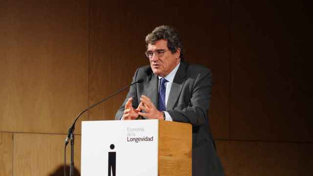 El ministro de Inclusión, Seguridad Social y Migraciones, José Luis Escrivá, interviene en el Congreso Internacional de Economía de la Longevidad hace unos días.