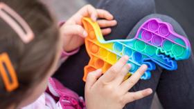 Juguete sensorial para niños con autismo.