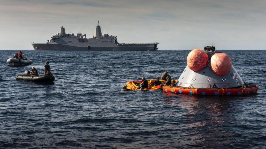 El equipo de aterrizaje y recuperación recogerá en aguas del Pacífico a la nave Orion con sus valiosos datos de la misión. / NASA