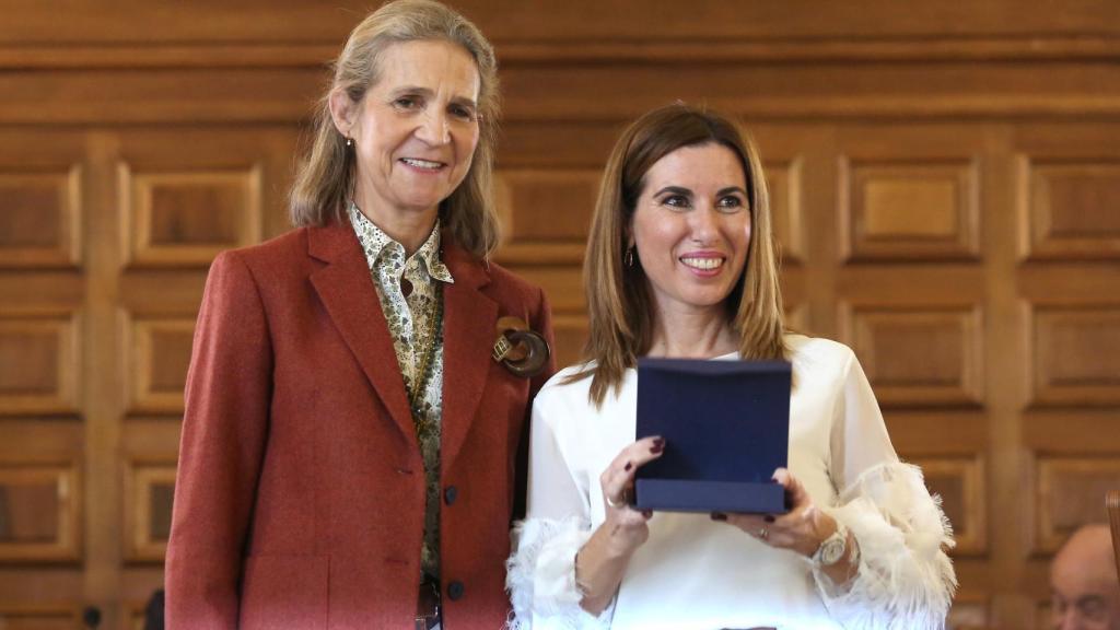 La infanta Elena junto a Trinidad Escobar. Foto: Óscar Huertas.