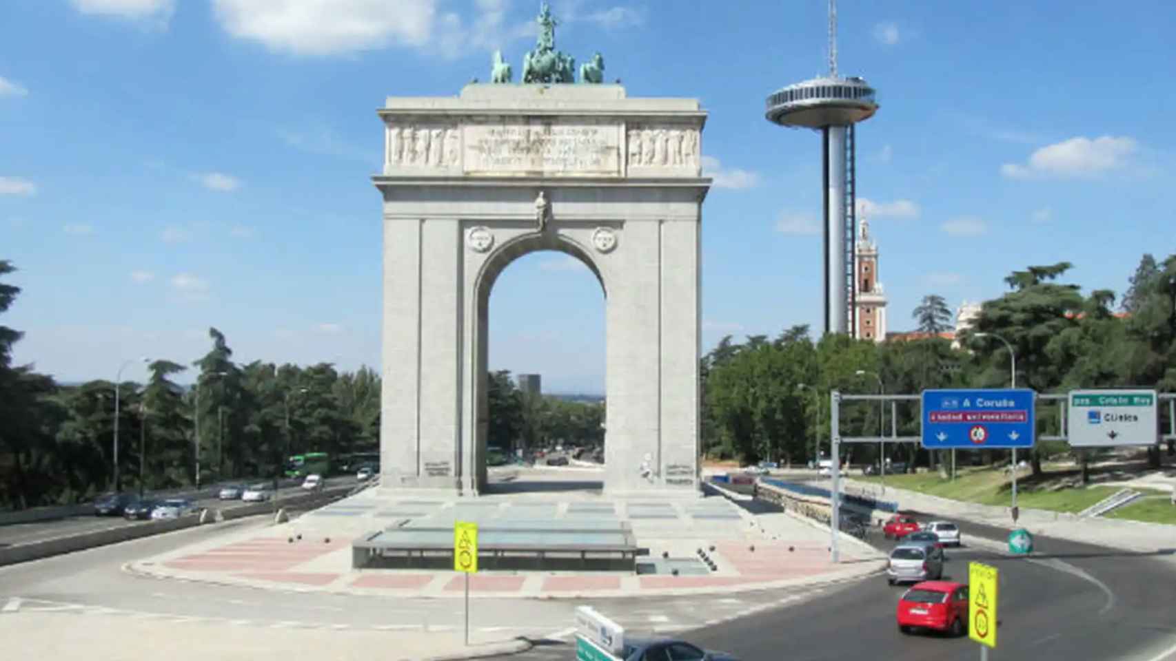 Vista frontal del Arco de la Victoria, en Madrid