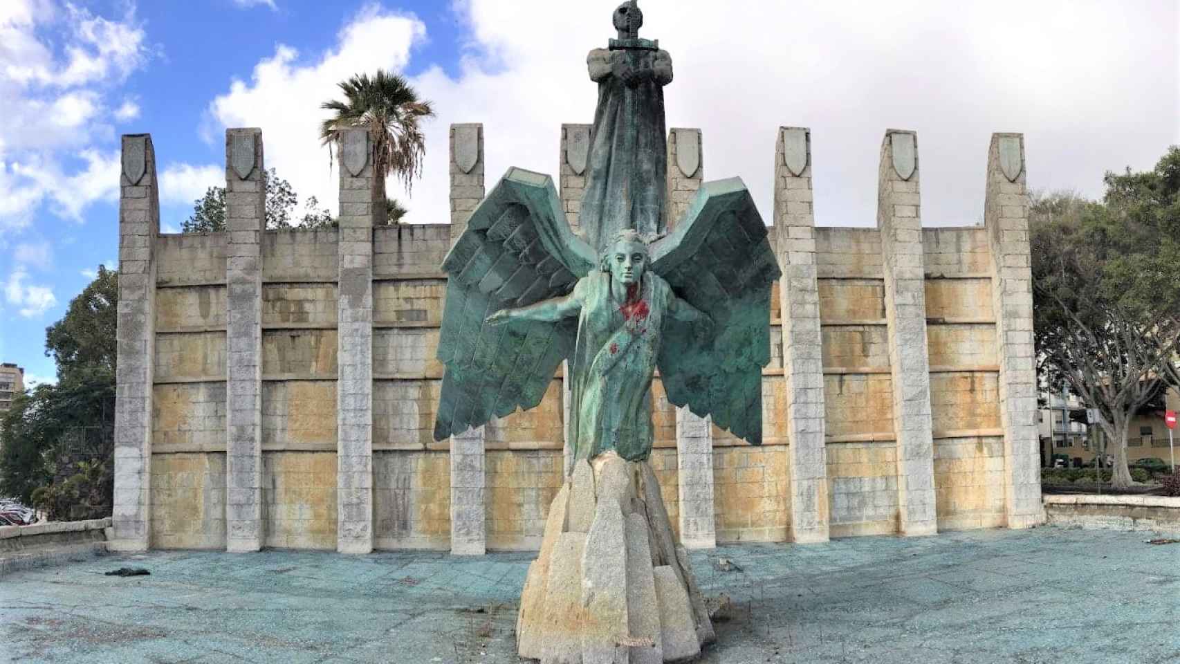 Vista frontal del Monumento a la Victoria en Tenerife