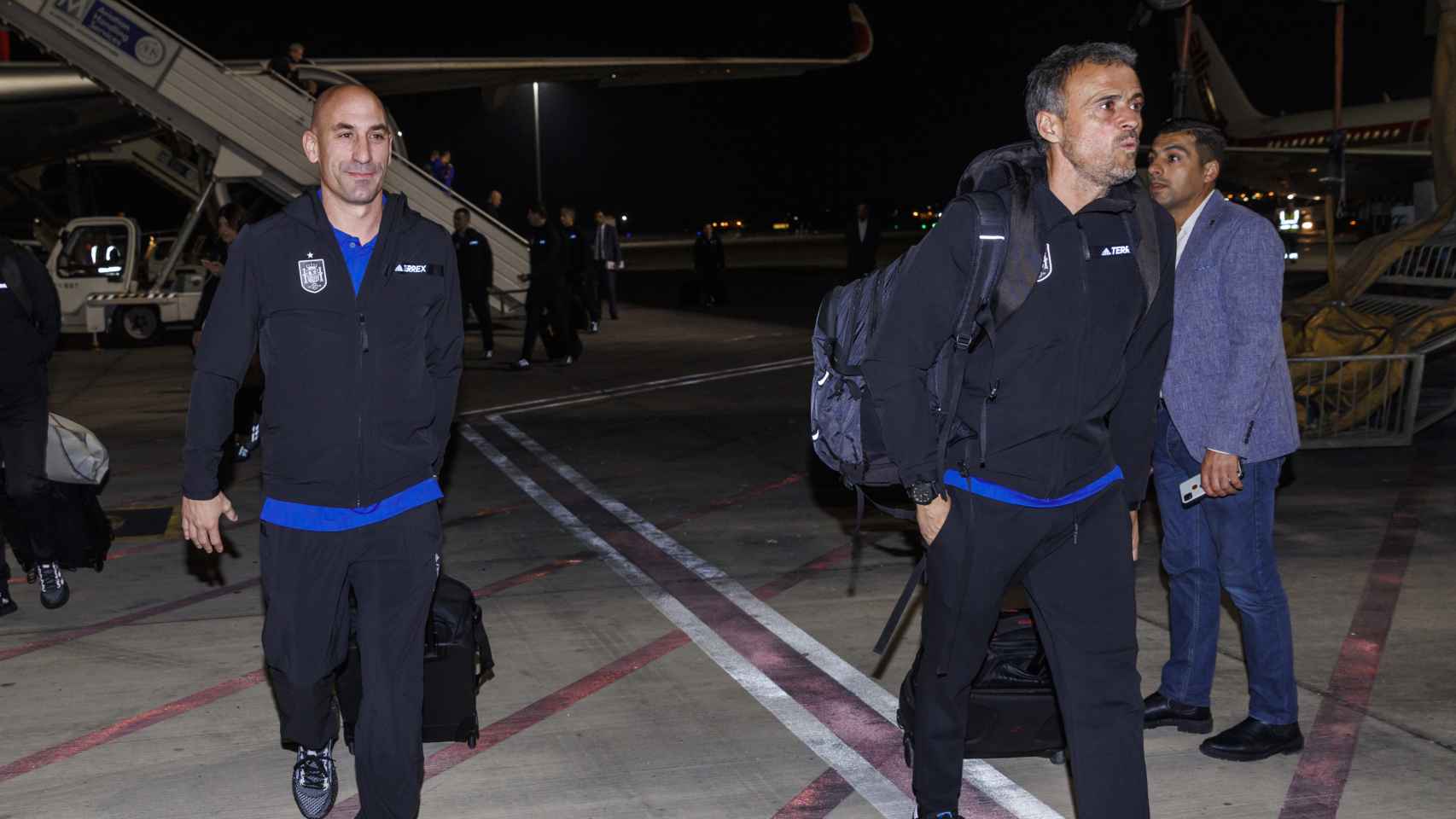 Luis Rubiales y Luis Enrique antes de volar con la Selección hacia Jordania