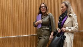 La secretaria de Estado de Igualdad y contra la Violencia de Género, Ángela Rodríguez (i) y la delegada del Gobierno contra la Violencia de Género, Victoria Rosell (d).