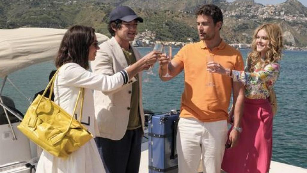 Cuatro de los protagonistas de 'The White Lotus 2' a su llegada a Sicilia.