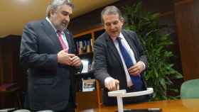 Abel Caballero junto al embajador de España ante la Unesco.