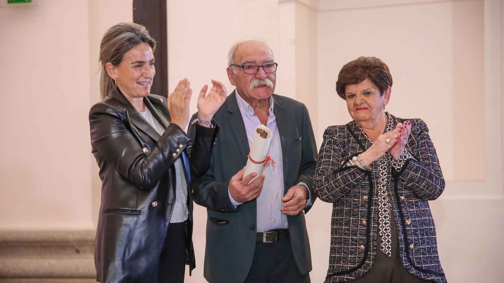 Tomás Ruiz, nuevo socio de honor de la Coordinadora de Asociaciones de Vecinos del Casco Histórico y Azucaica.