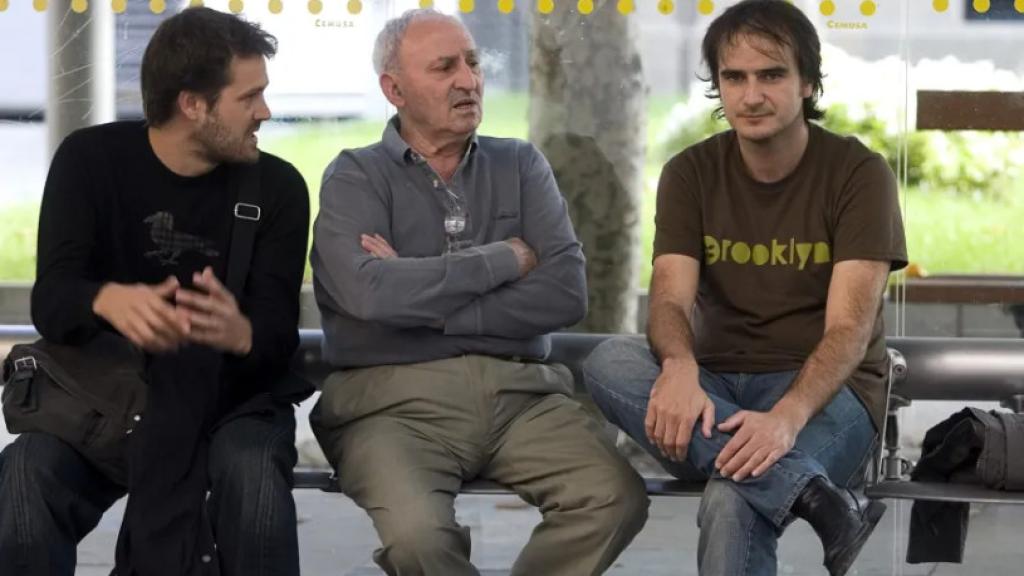 Aitor Arregi y José Mari Goenaga junto a Lucio Urtubia.