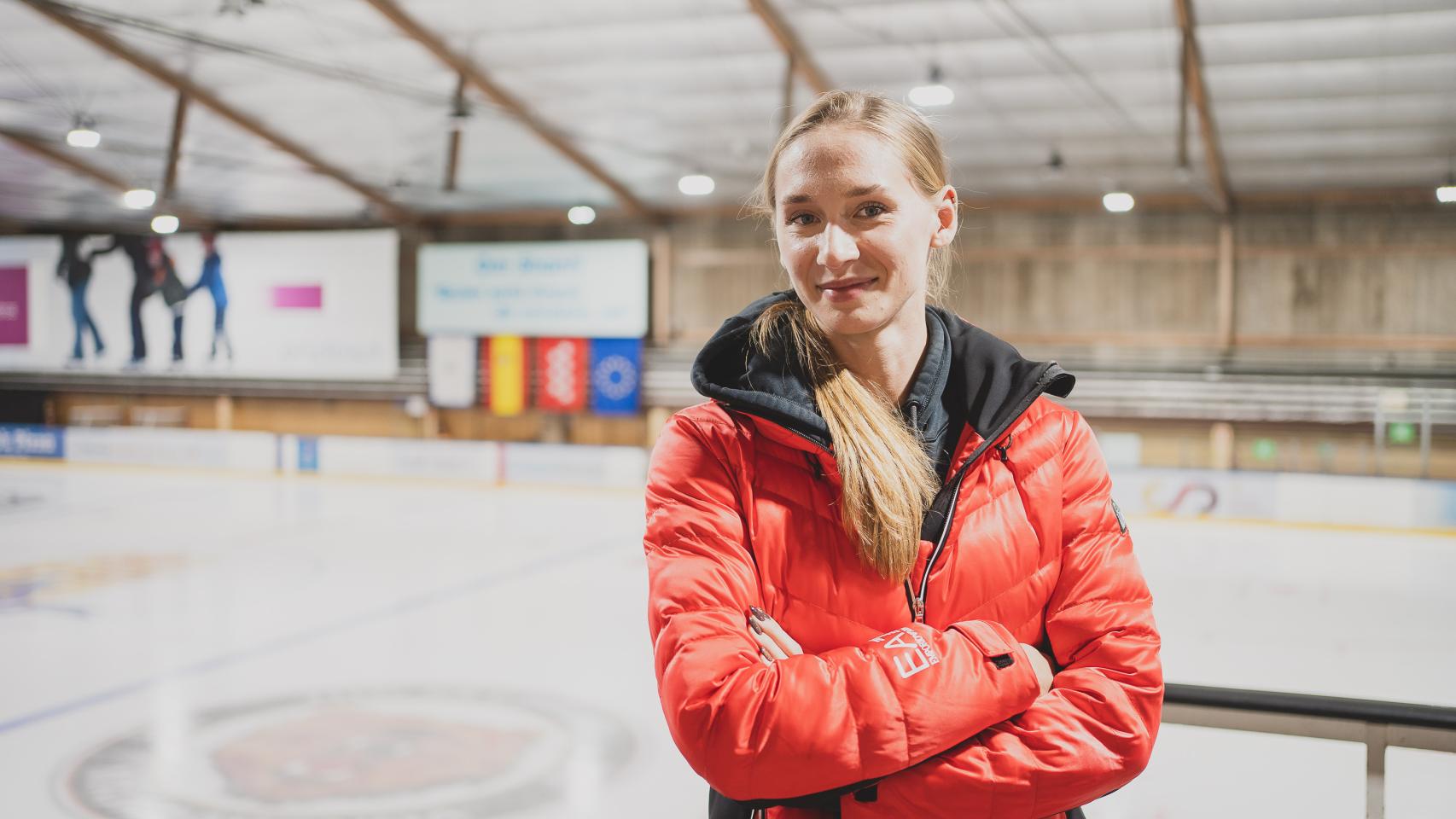 Elya Matveeva, entrenadora de las patinadoras.