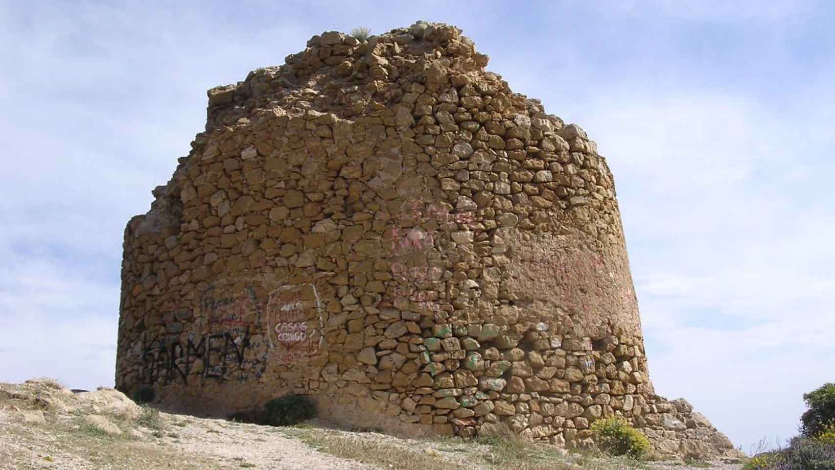 Una de las torres en ruinas.