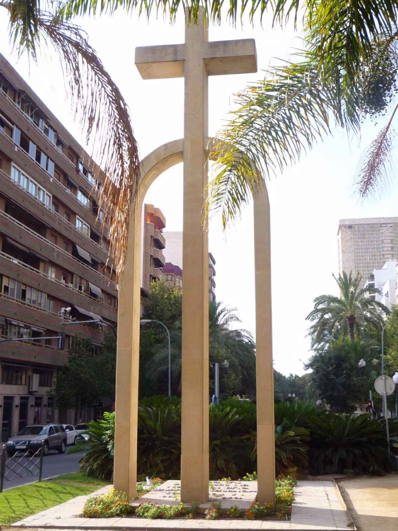 La cruz de los caídos de Calvo Sotelo.