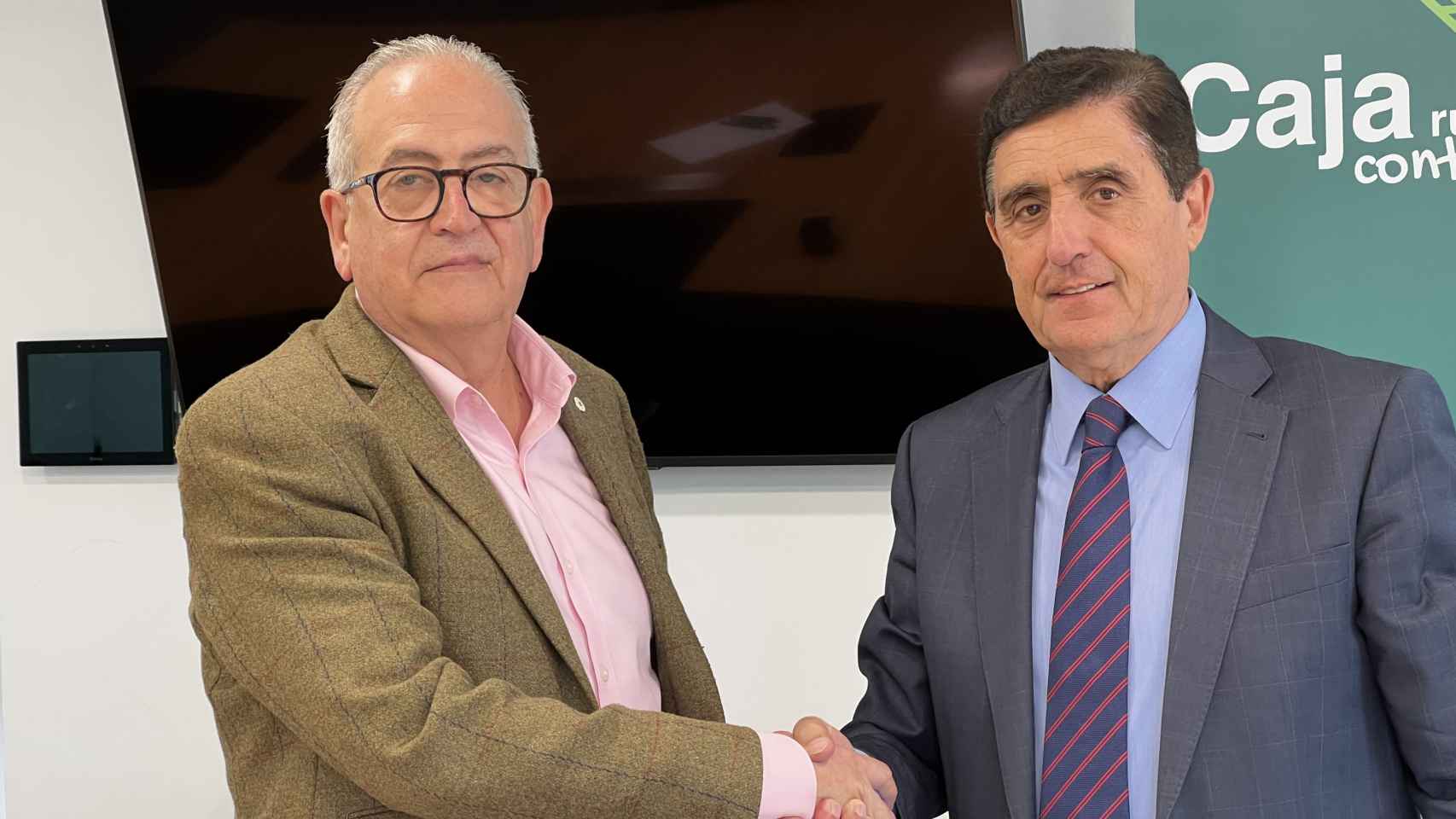 Firma del convenio de colaboración de Caja Rural de Soria y Cruz Roja