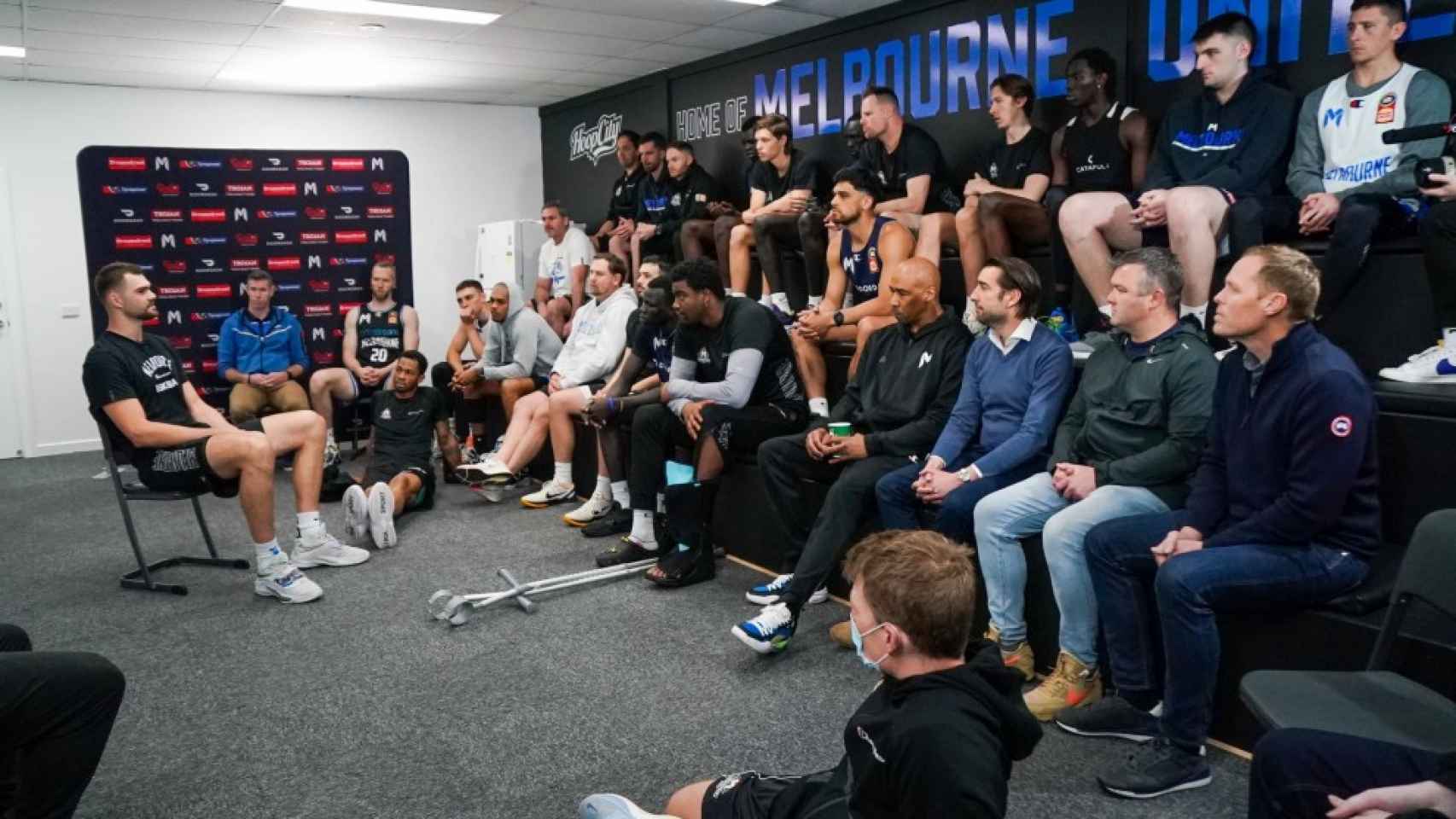 Isaac Humphries confiesa que es gay delante de sus compañeros del Melbourne United