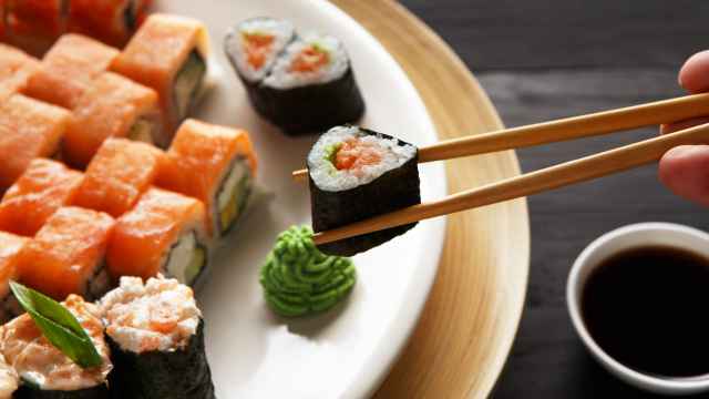 Imagen de un plato de sushi