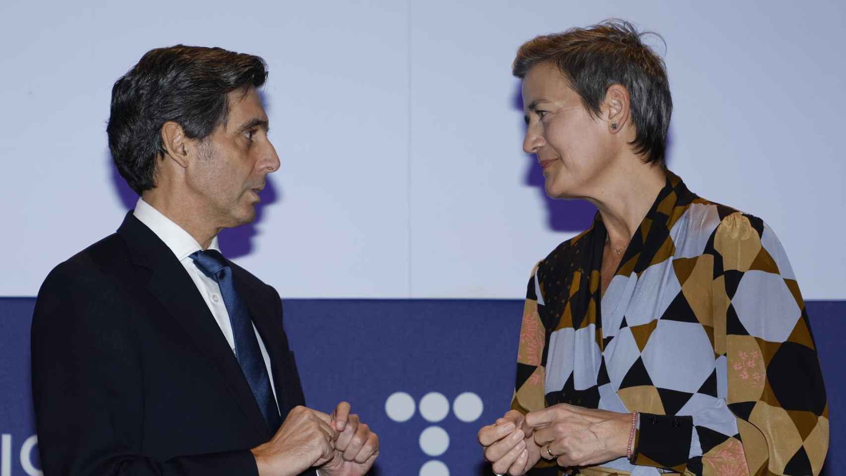 José María Álvarez-Pallete, presidente ejecutivo de Telefónica, y Margrethe Vestager, vicepresidenta de la CE y comisaria europea de Competencia, en enlightED 2022