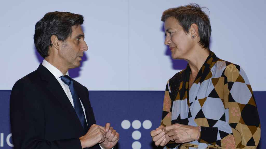 José María Álvarez-Pallete, presidente ejecutivo de Telefónica, y Margrethe Vestager, vicepresidenta de la CE y comisaria europea de Competencia, en enlightED 2022