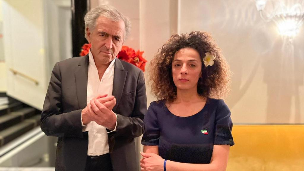 Bernard-Henri Lévy junto a Masih Alinejad.