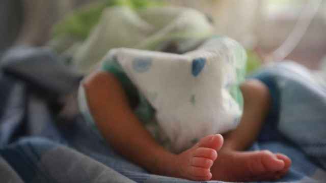 Un bebé de 18 meses da positivo en cocaína en Alicante: la Guardia Civil detuvo al padre