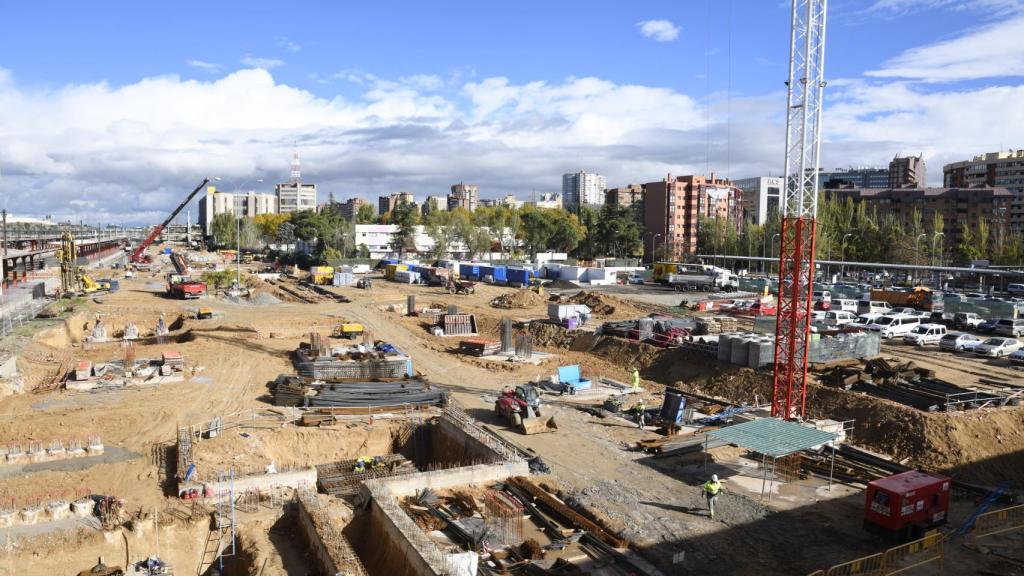 Las nuevas vías de Alta Velocidad ya se están empezando a levantar.