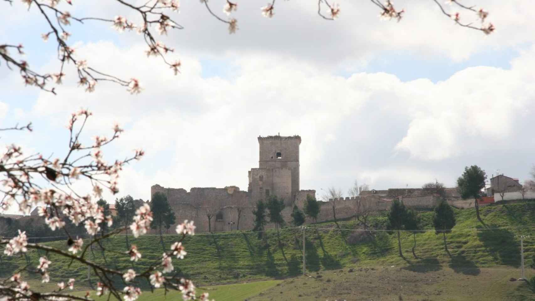 El impresionante castillo de Portillo, vinculado a la figura de don Álvaro de Luna