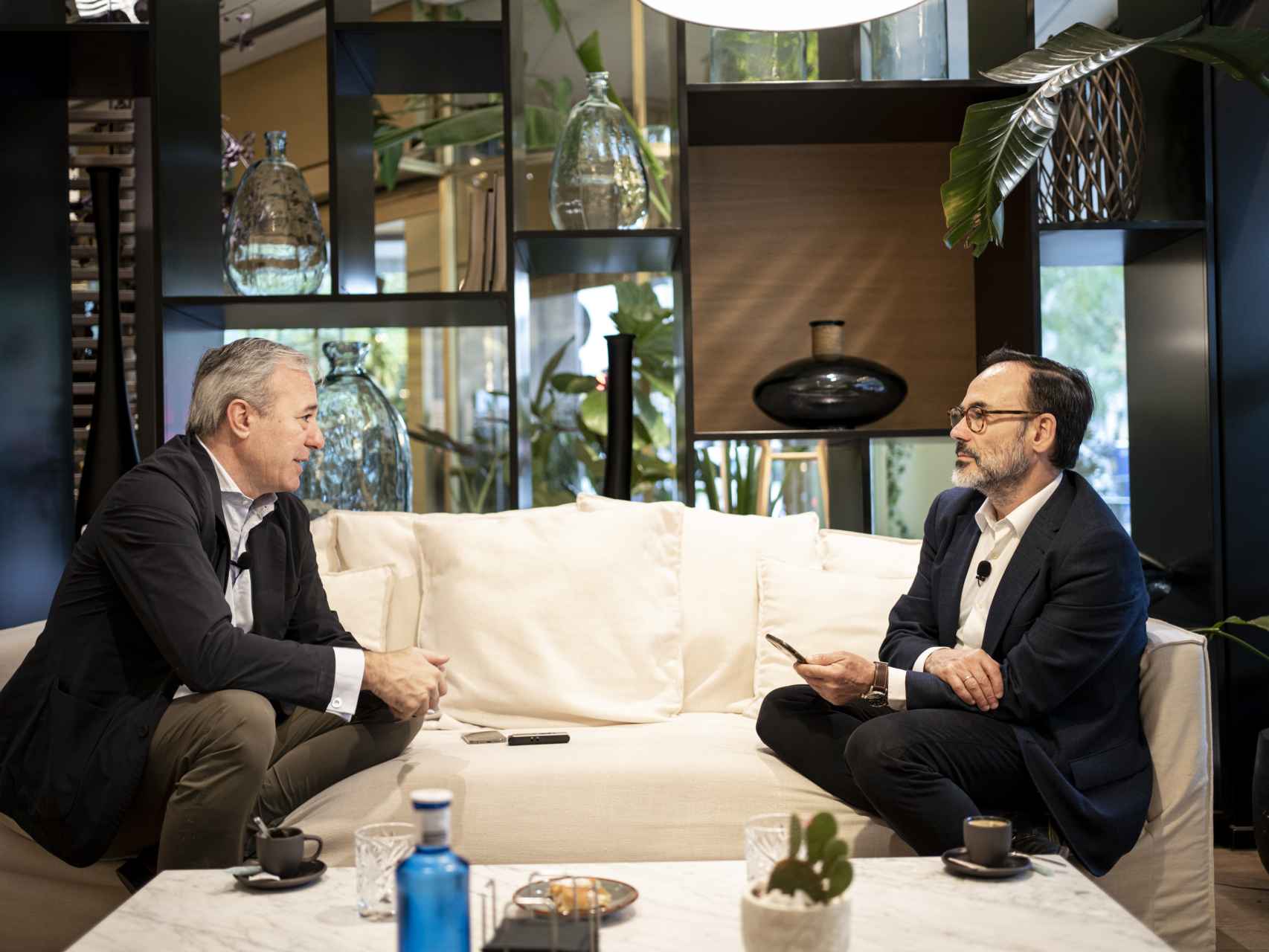 Jorge Azcón, alcalde de Zaragoza, en su entrevista con Fernando Garea, adjunto al director en El Español.