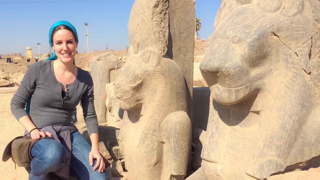 Marina Escolano en el Templo de Mut (Luxor), donde estuvo excavando entre 2010 y 2018.